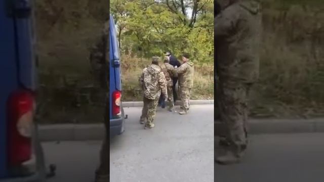 Престарелой овце свиньи ТЦК хотели вставить палку в задний проход смотреть онлайн