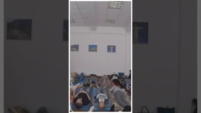 Михаил Радуга учит: - "засуньте себе в голову руку и почешите глаз с другой стороны"; где психиатры смотреть онлайн