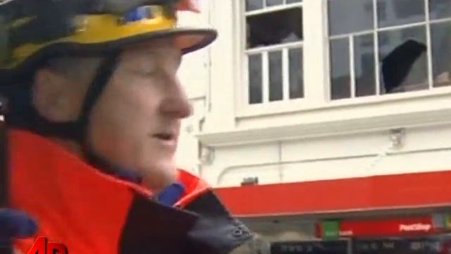 New Zealanders Assess Damage After Quake смотреть онлайн