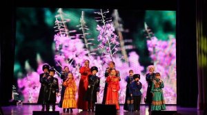 "Во саду вишенка цветёт"