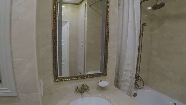 Как сделать рамку для зеркала в ванной. смотреть онлайн