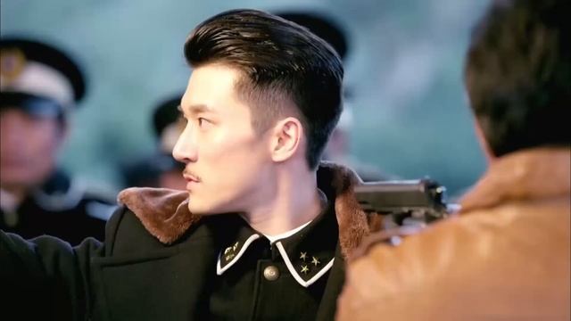 特務囂張帶兵硬闖黑老大家，黑老大一聲令下，機槍伺候 ⚔️ 抗日 смотреть онлайн
