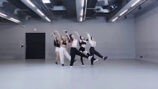Itzy-'SNEAKERS'