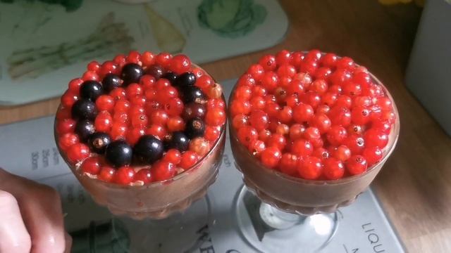 Summer Treat: Chocolate Mousse And Summer Fruits смотреть онлайн