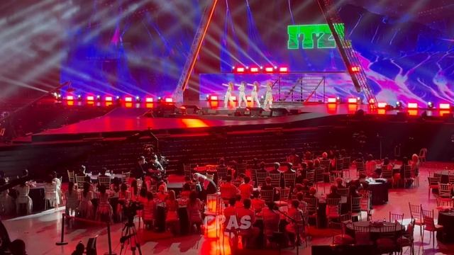 Idol Reaction to ITZY Performance at AAA 2023 смотреть онлайн