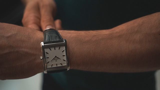 Серебряные мужские часы GENTLEMAN 0121.0.9.15A смотреть онлайн