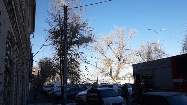 В центре Астрахани загорелся столб смотреть онлайн