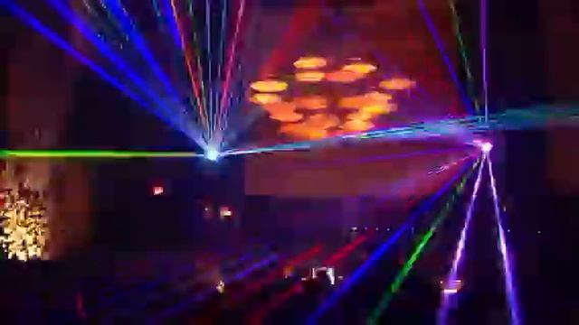 Swedish house mafia- don't you worry child Insane light show смотреть онлайн