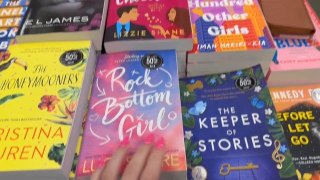 Beach Week Vlog | new books + current reads | смотреть онлайн