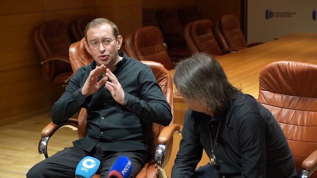 Хабенский и Башмет показали «Калигулу» новосибирской публике смотреть онлайн