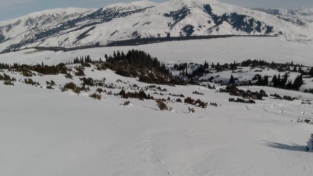 Фрирайд разминочный короткий спуск 1й спот Жыргалан заброска снегоходом смотреть онлайн