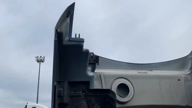Kenworth t680 Hood latches adjustment goes easy смотреть онлайн