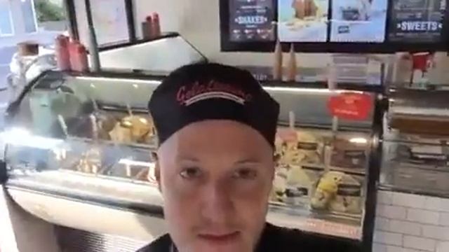 Невероятно меткий продавец мороженного смотреть онлайн