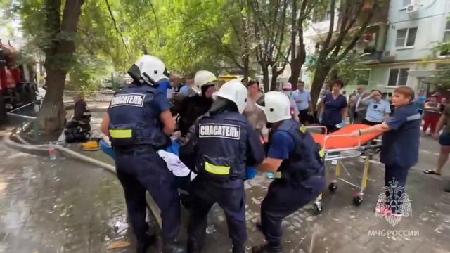 Видео с места взрыва жилого дома в Астрахани смотреть онлайн