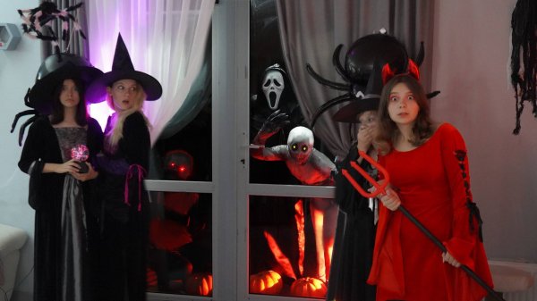 ЫРКА? ЧАРЛИ И КРИК ПОЯВИЛИСЬ НА ХЭЛЛОУИН!