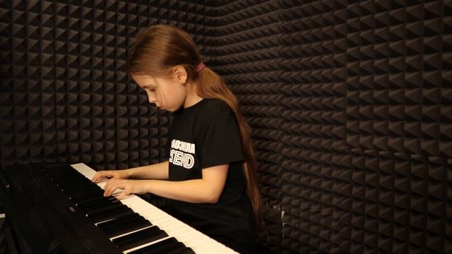 Carol of the bells и Гопак Мусоргского. Фортепиано в Зеленограде. Карасева Варвара смотреть онлайн