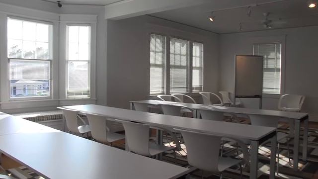Bienenstock Furniture Library Tour смотреть онлайн