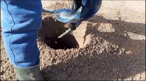 Тренировался дома бурить 300 мм . шнеком . Мотобуром .