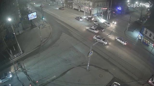 "Приора" и "Шевроле" не поделили перекресток: пострадали две девушки смотреть онлайн