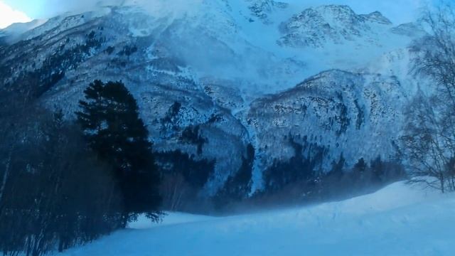 4K POV Чегет бодренький спуск с красной и выезд на техничку южнее 5й от 28 декабря 2023 смотреть онлайн