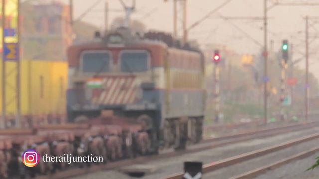 "KING" Mumbai Rajdhani v/s Empty Freight Train at MPS!! Indian Railways!! смотреть онлайн