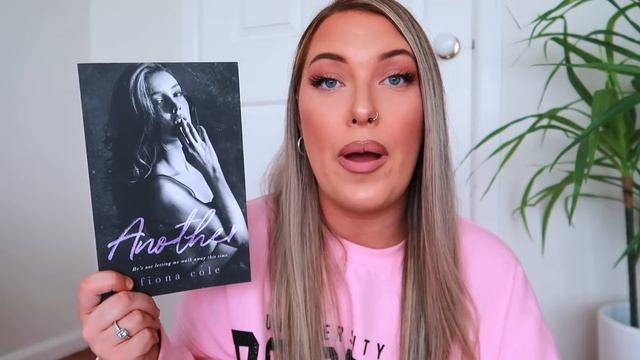 MY FAVOURITE BOOK COVERS смотреть онлайн