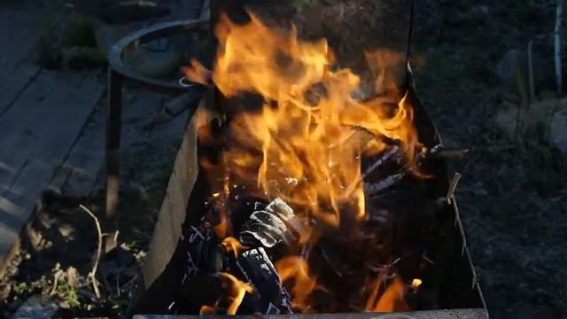 Огонь в мангале смотреть онлайн