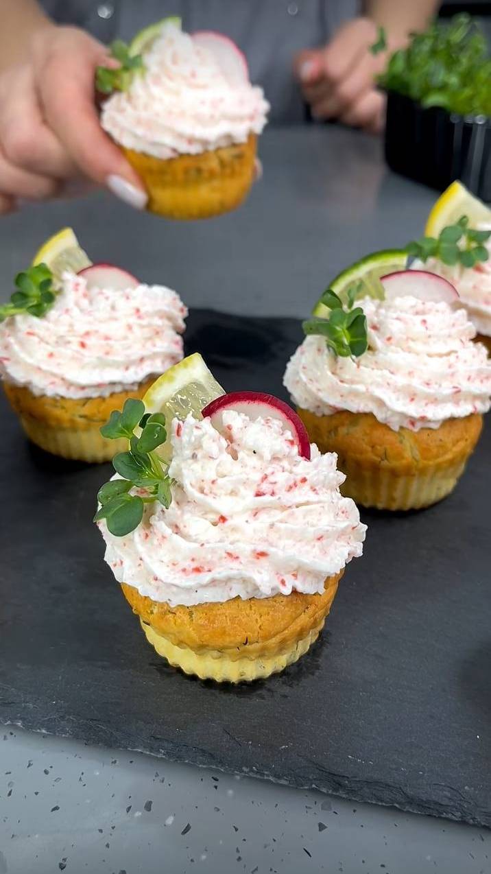 Такую закуску Вы ещё не ели! Рецепт подсмотрела к подруги! Просто,красиво и обалдеть как ВКУСНО! смотреть онлайн