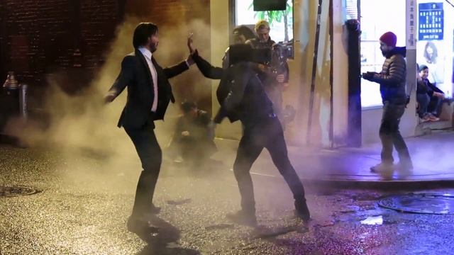 Keanu Reeves Shoots Bad Guys While Filming 'John Wick 2' | Splash News TV | Splash News TV смотреть онлайн