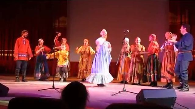 Песня В Сенях Доски, исполняет народный хор Беседушка. смотреть онлайн