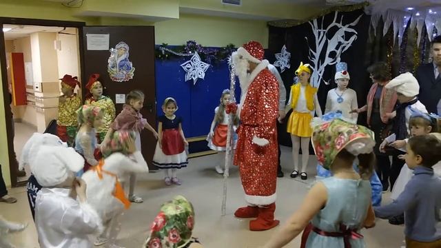 Хоровод с Дедом Морозом смотреть онлайн