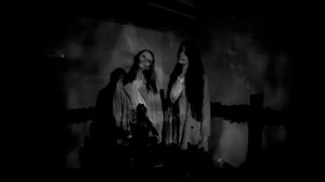 Женщина с разрезанным ртом