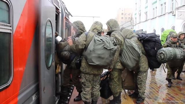 На вокзале Саратова проводили резервистов из Башкортостана смотреть онлайн