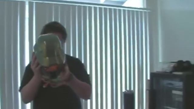 ADULT PUTTING ON my HALO 3 Legendary Helmet! смотреть онлайн