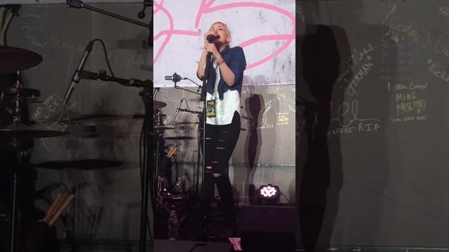 Emily Kinney "Last Chance" Walker Stalker Con Boston 8|22|15 смотреть онлайн