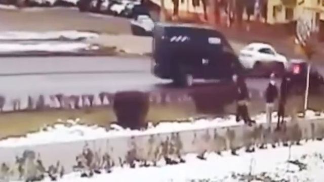 Приезжие ограбили астраханцев и попались смотреть онлайн