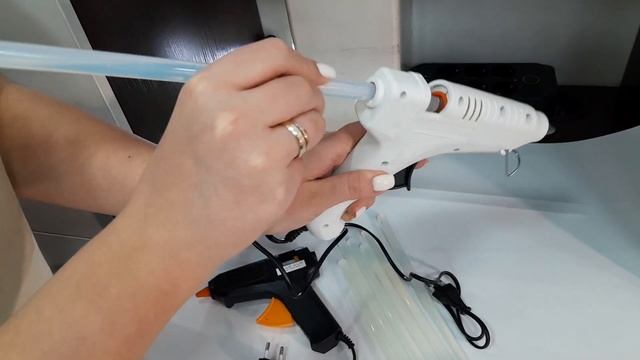 Пистолет клеевой, горячий клей для рукоделия. смотреть онлайн