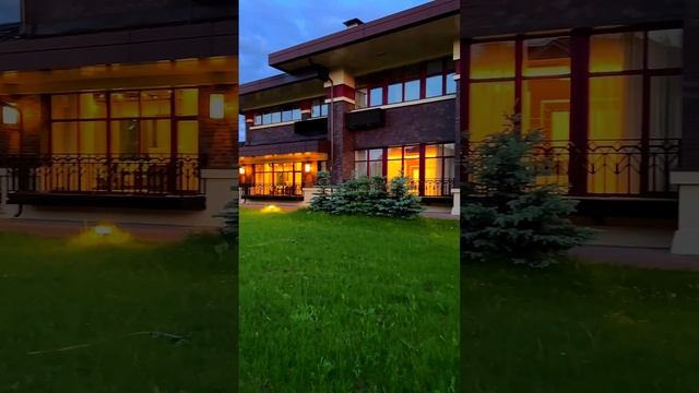 Готовый дом 900 м² полностью под ключ – вечерний вид – подсветка фасадов и территории