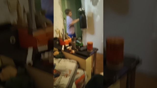 избиваем грушу