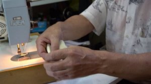 Как сделать закрепку нитки в начале или в конце строчки если у швейной машины нет реверса?