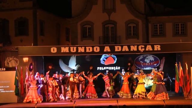 Mexican Folk Dance: La Culebra & Canta Y No Llores