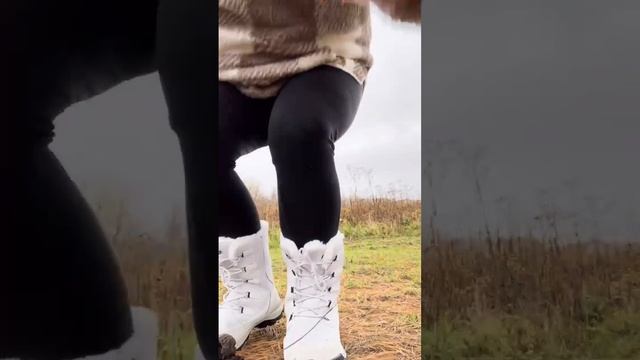 Happy mother and her cute son. Is it snowing over there now?🎅☃️🧣🧤 смотреть онлайн