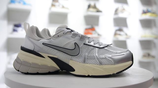 Nike Runtekk Summit White Metallic Silver FD0736-100 смотреть онлайн