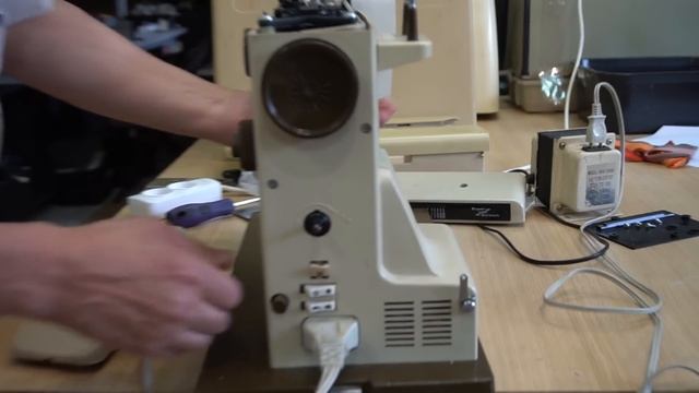 На чём шьют японцы? - Обзор швейной машины RICCAR R-806 смотреть онлайн