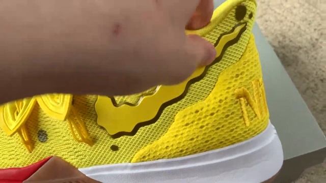 Nike Kyrie 5 "Spongebob Squarepants" смотреть онлайн