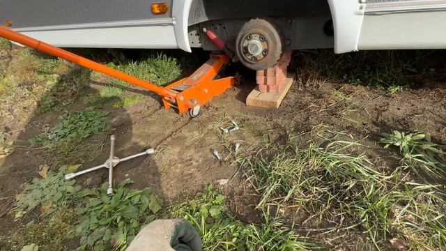 Замена покрышек на Автодоме - Прицеп Дача. смотреть онлайн