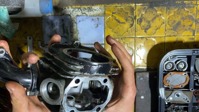 Tuto Démontage piston cylindre culasse dirt / quad смотреть онлайн