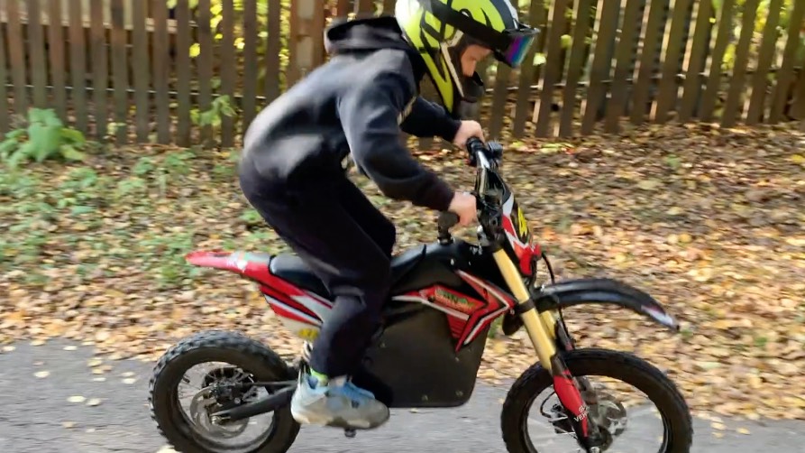 Обзор, тест и катание на питбайках GreenCamel - HD 1080p смотреть онлайн