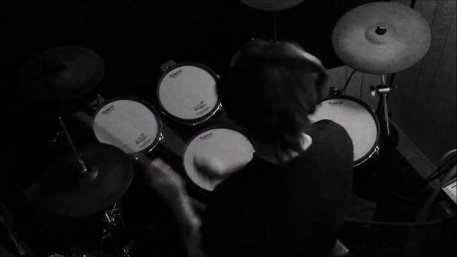 Christoph Schneider's new DW kit - 'Radio (instrumental)' - drum cover/kit build смотреть онлайн
