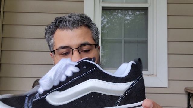 Sneakerhead Saturday: Vans Knu Skool Black / True White